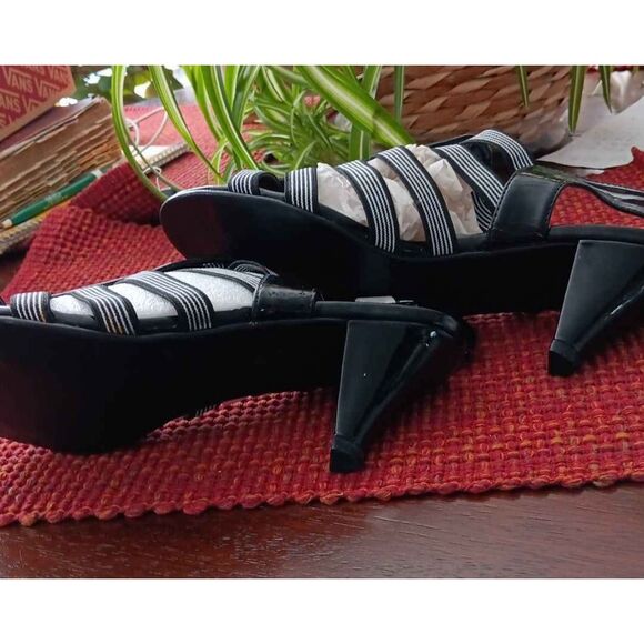 Aj Valenci Built For Comfort Black Striped Heeled Sandals Size 8.5 - Picture 4 of 5